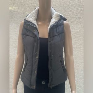 Aeropostale lightweight puffer vest